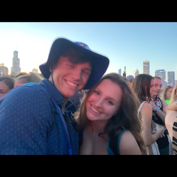 Meet your Posher! - Picture 2 of 6